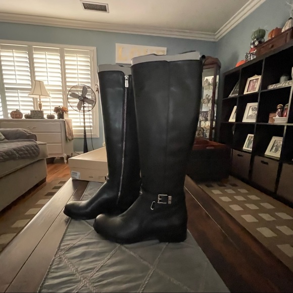 New MICHAEL KORS ARLEY black leather riding boot. Size 7 - Picture 2 of 4